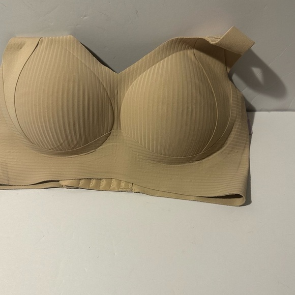 Seamless Tan Bra NWT. Wireless Bra for comfort size large - Picture 3 of 4